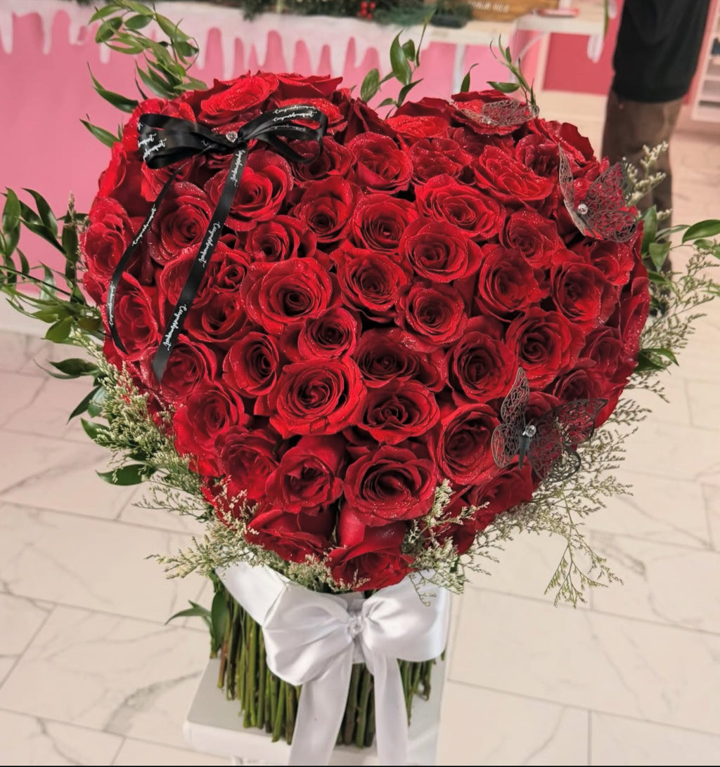 Luxe Rose Heart Stand